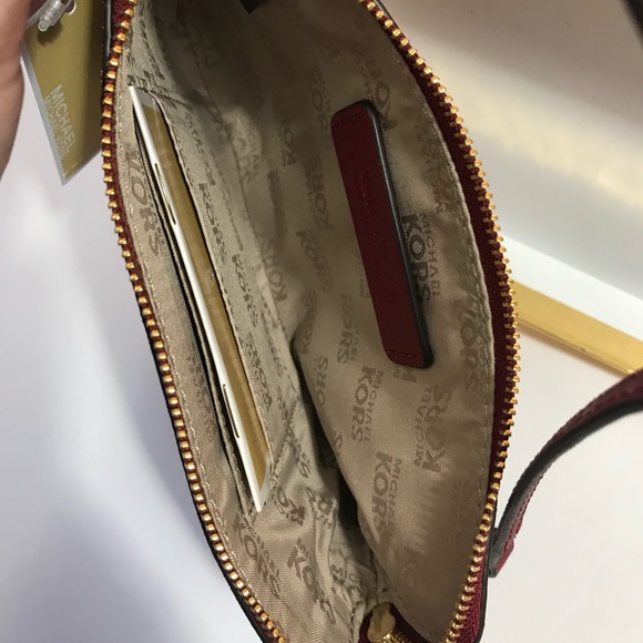 Michael Kors Large Top Zip Clutch Wristlet Leather Cherry Red Gold Stars Gift - Picture 5 of 7